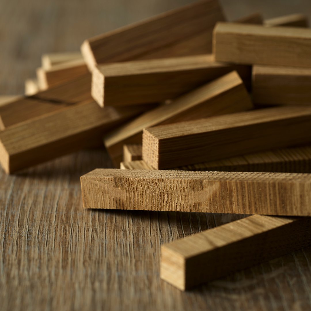 TARUBARの酒樽材の質感。天然材のため個体差があります。
